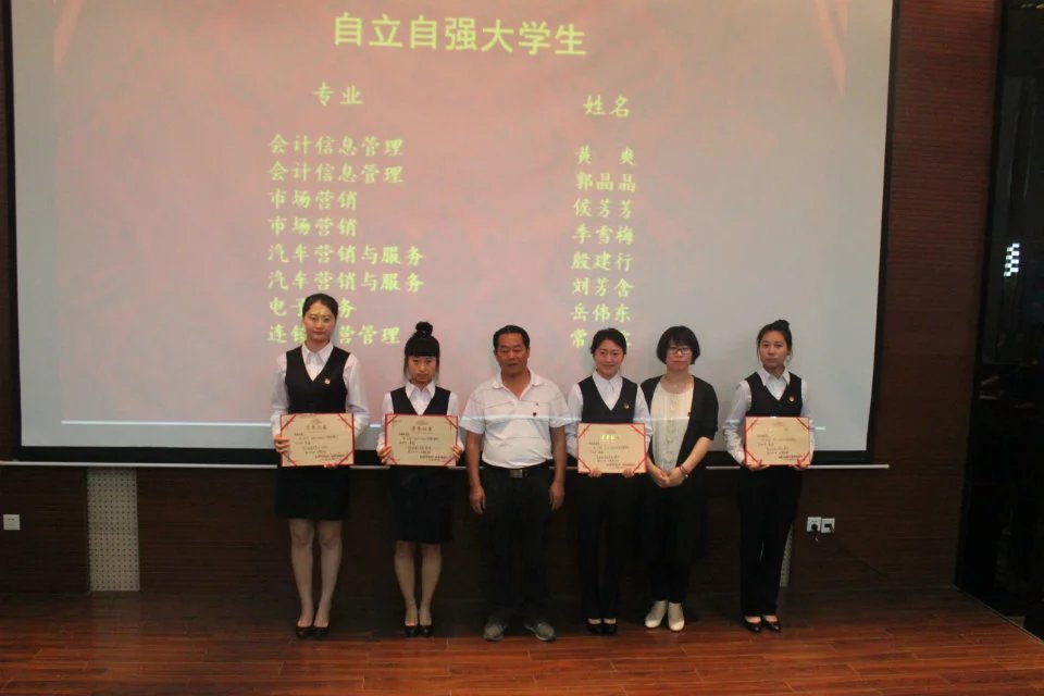 8为获奖同学颁奖 8为获奖同学颁奖